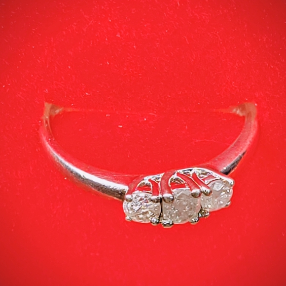 PAST ,PRESENT, AND FUTURE DIAMOND RING - Picture 8 of 8